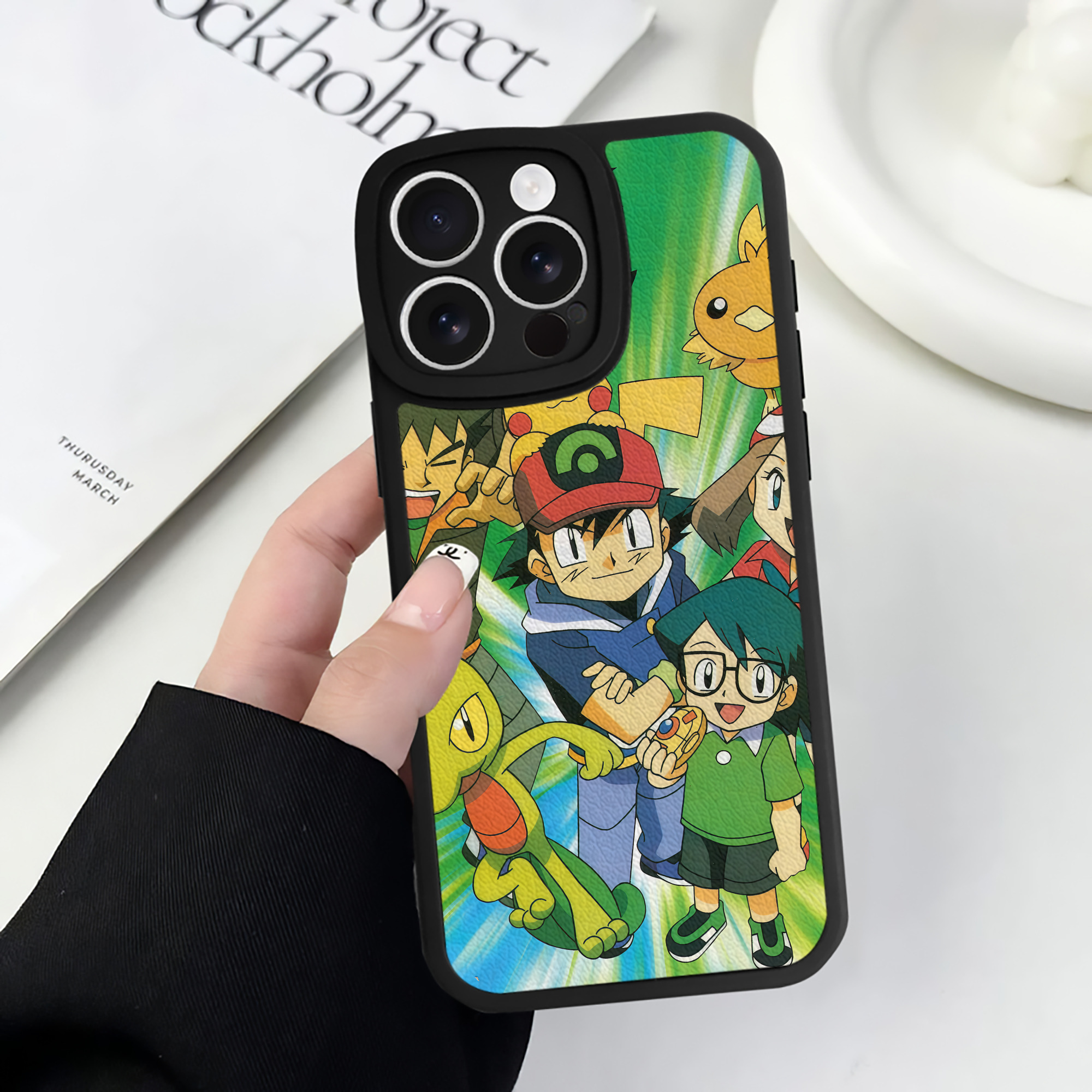 （画像用） ポケットモンスター Pokémon 【iPhone 16シリーズ対応】シリコンスマホケース（レザー調） 材質：シリコン